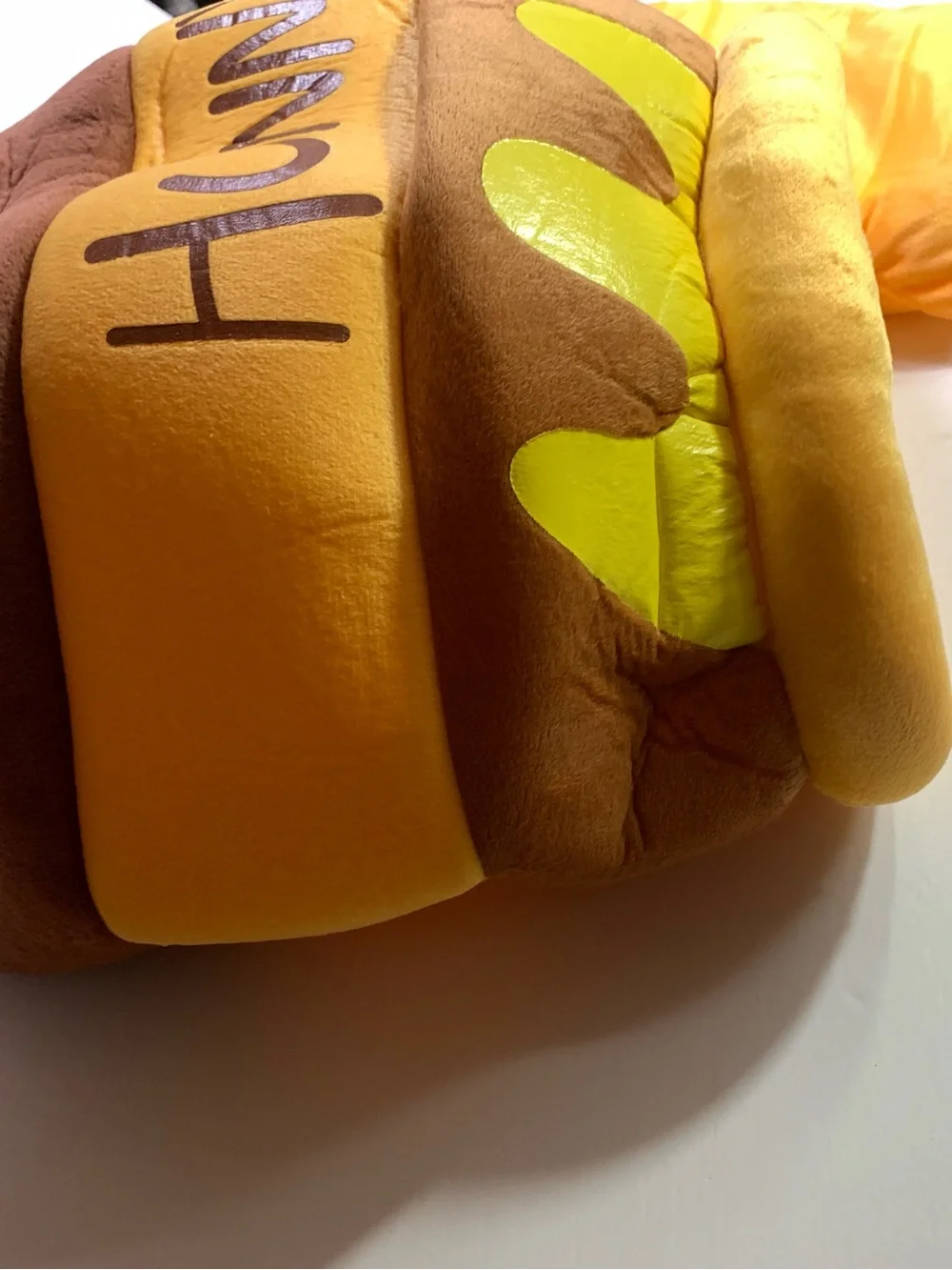HUNNY Honey Pot Plush Cat Nest Bed - NWOT
